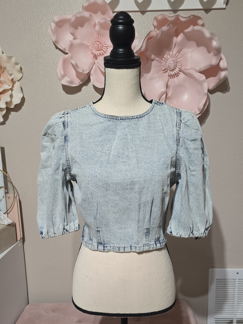 Light Wash Denim Puff-Sleeve Crop Top
